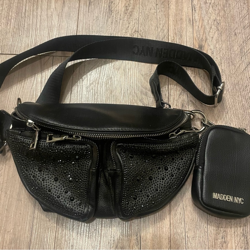 MADDEN NYC Convertible Fanny pack Crossbody Travel bag Black Silver Zip - Picture 2 of 7